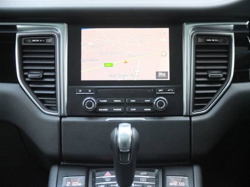 Porsche Macan   Registered:2017(17)
