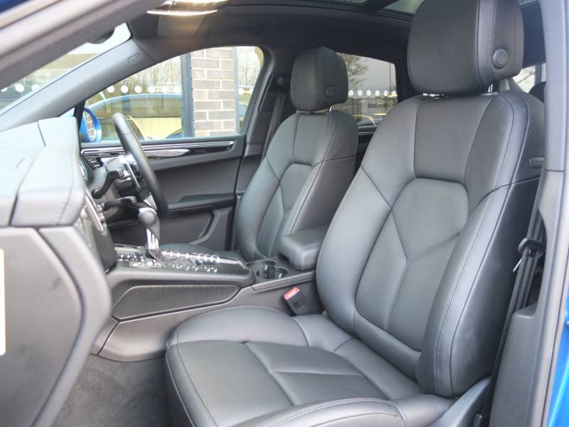 Porsche Macan   Registered:2017(17)