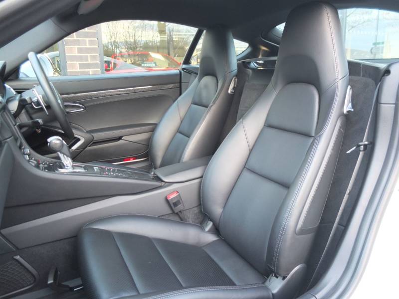 Porsche Cayman   Registered:2016(16)