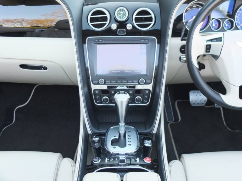 Bentley Continental GTC   Registered:2012(12)