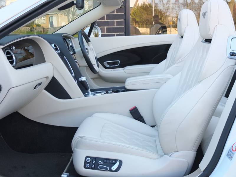 Bentley Continental GTC   Registered:2012(12)