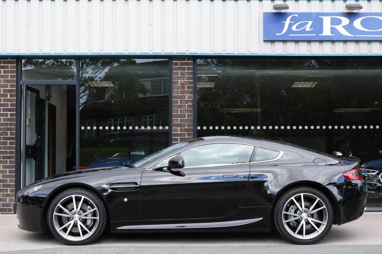 Aston Martin Vantage V8 4.7 Coupe Coupe Petrol Onyx Black Metallic