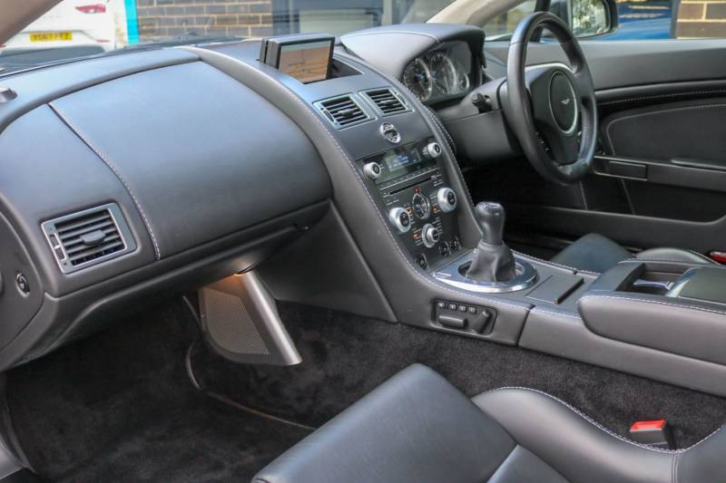 Aston Martin Vantage   Registered:2010(10)