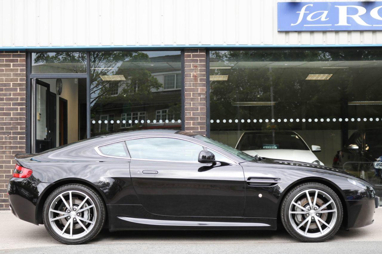 Aston Martin Vantage V8 4.7 Coupe Coupe Petrol Onyx Black Metallic