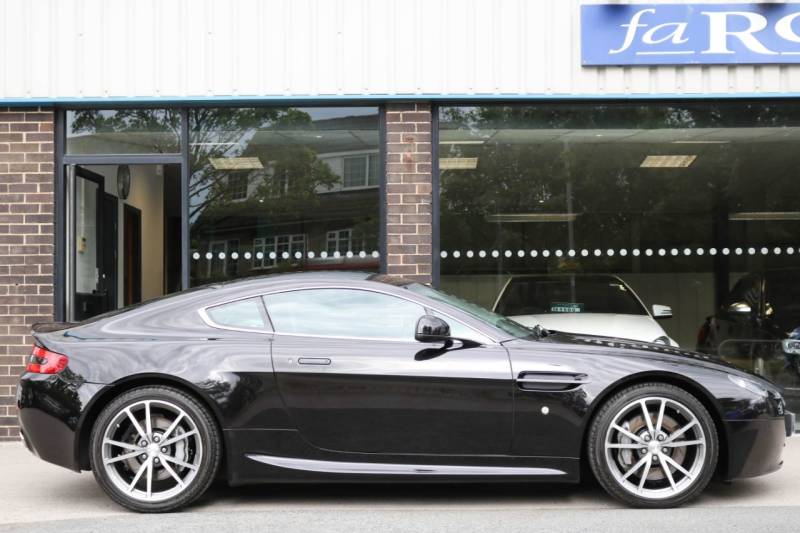 Aston Martin Vantage   Registered:2010(10)