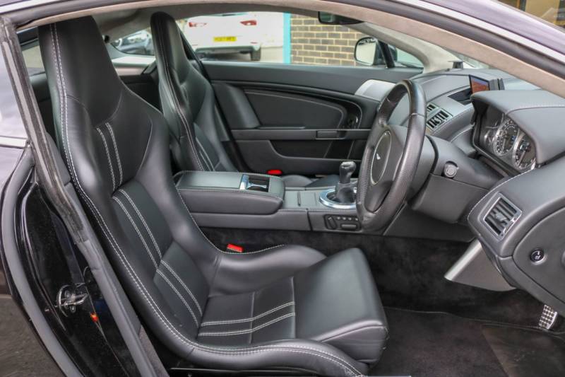 Aston Martin Vantage   Registered:2010(10)