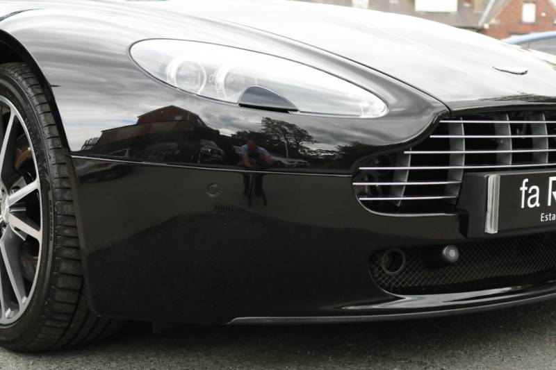 Aston Martin Vantage   Registered:2010(10)
