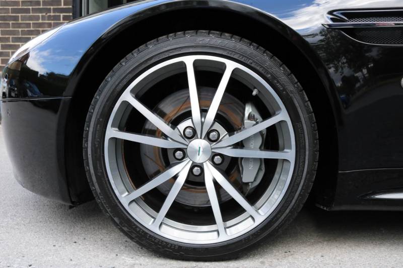 Aston Martin Vantage   Registered:2010(10)