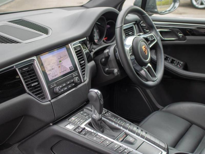 Porsche Macan   Registered:2017(17)