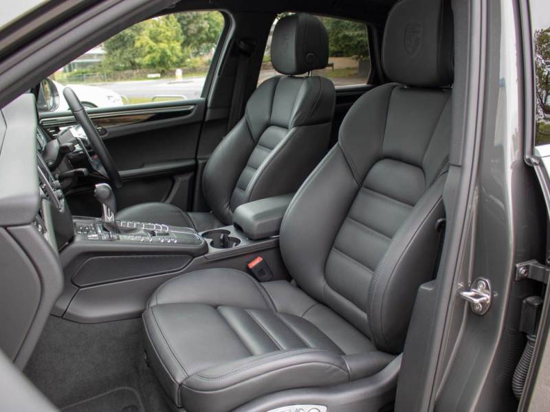 Porsche Macan   Registered:2017(17)