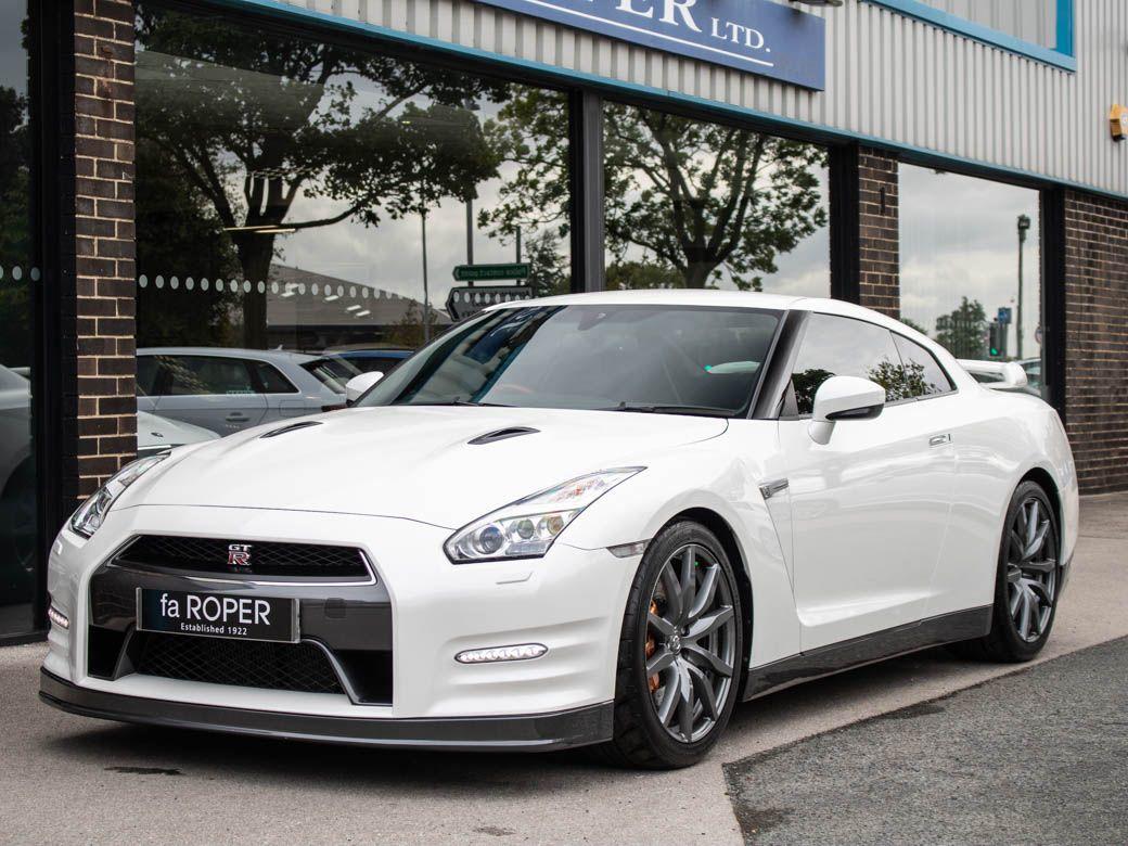 Nissan GT-R 3.8 Premium Auto 550ps 2014 Facelift Coupe Petrol Storm White Metallic