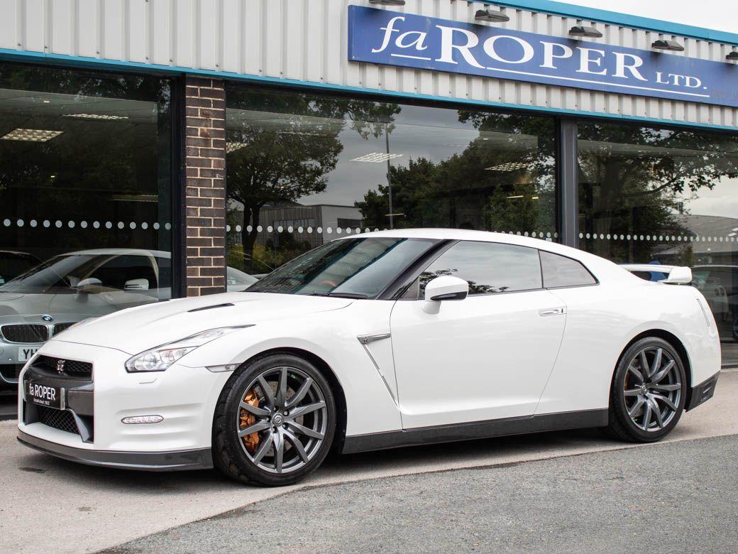 Nissan GT-R 3.8 Premium Auto 550ps 2014 Facelift Coupe Petrol Storm White Metallic