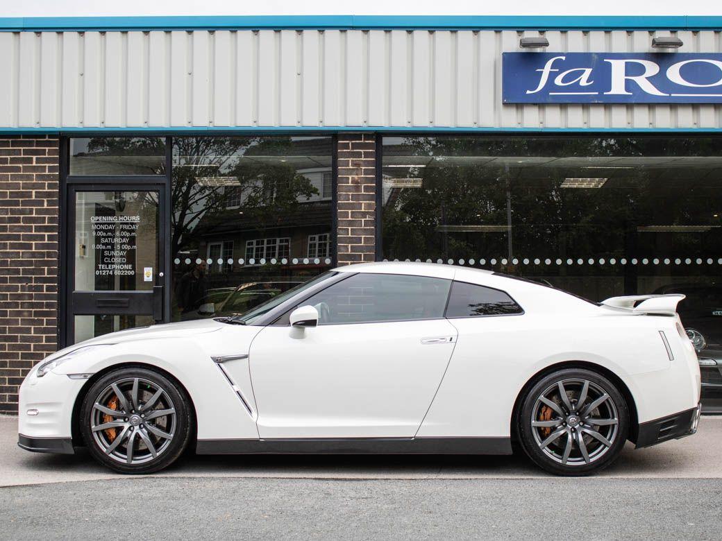 Nissan GT-R 3.8 Premium Auto 550ps 2014 Facelift Coupe Petrol Storm White Metallic