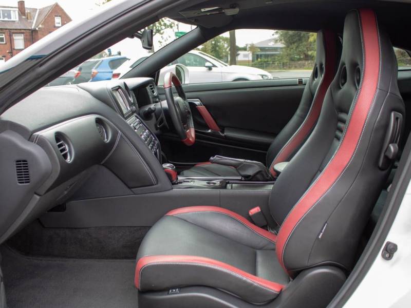 Nissan GT R   Registered:2014(14)