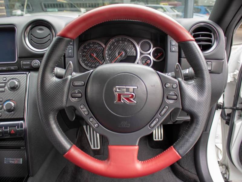 Nissan GT R   Registered:2014(14)
