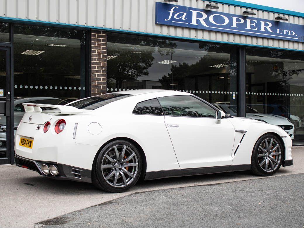 Nissan GT-R 3.8 Premium Auto 550ps 2014 Facelift Coupe Petrol Storm White Metallic