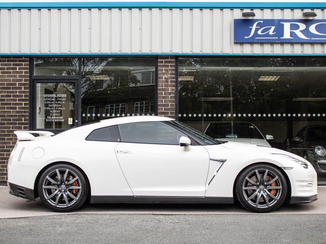 Nissan GT-R 3.8 Premium Auto 550ps 2014 Facelift Coupe Petrol Storm White Metallic