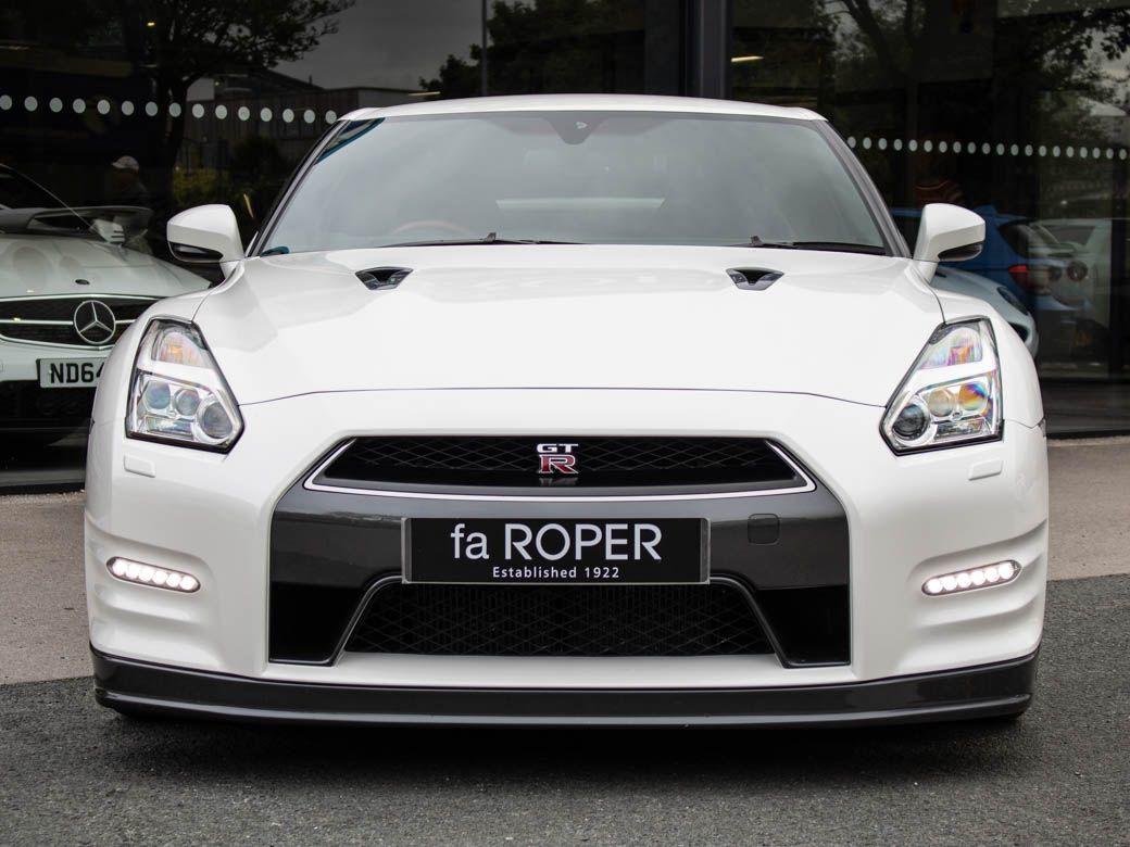 Nissan GT-R 3.8 Premium Auto 550ps 2014 Facelift Coupe Petrol Storm White Metallic