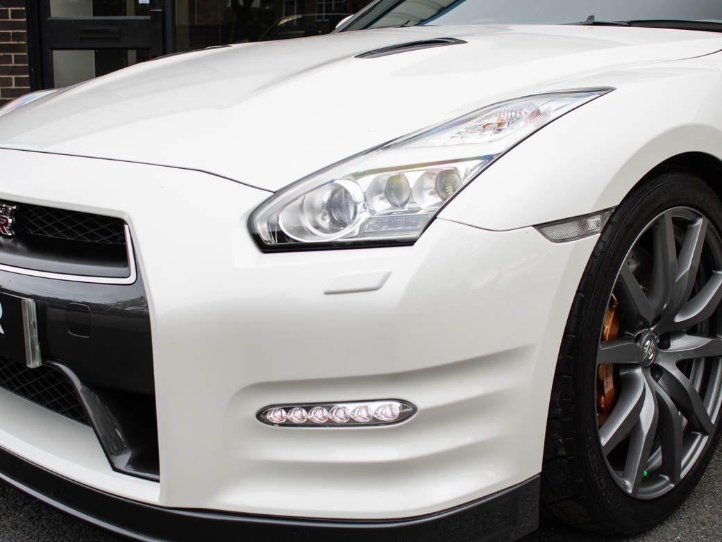 Nissan GT-R 3.8 Premium Auto 550ps 2014 Facelift Coupe Petrol Storm White Metallic