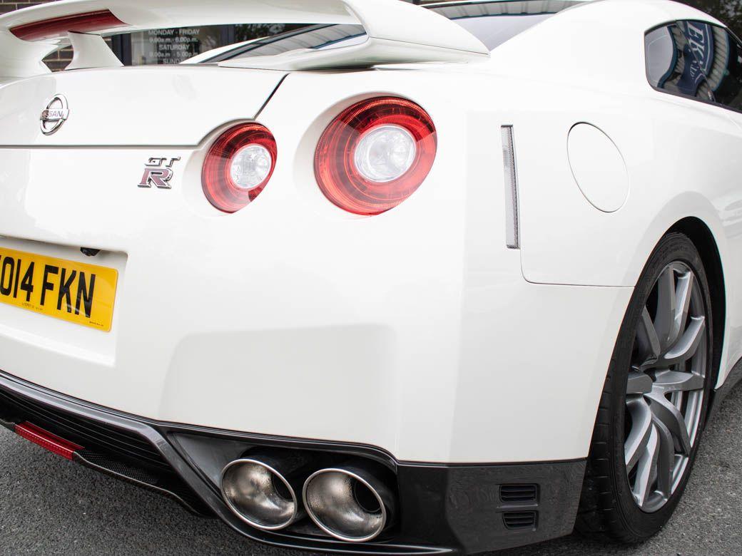 Nissan GT-R 3.8 Premium Auto 550ps 2014 Facelift Coupe Petrol Storm White Metallic