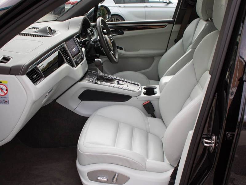 Porsche Macan   Registered:2016(66)