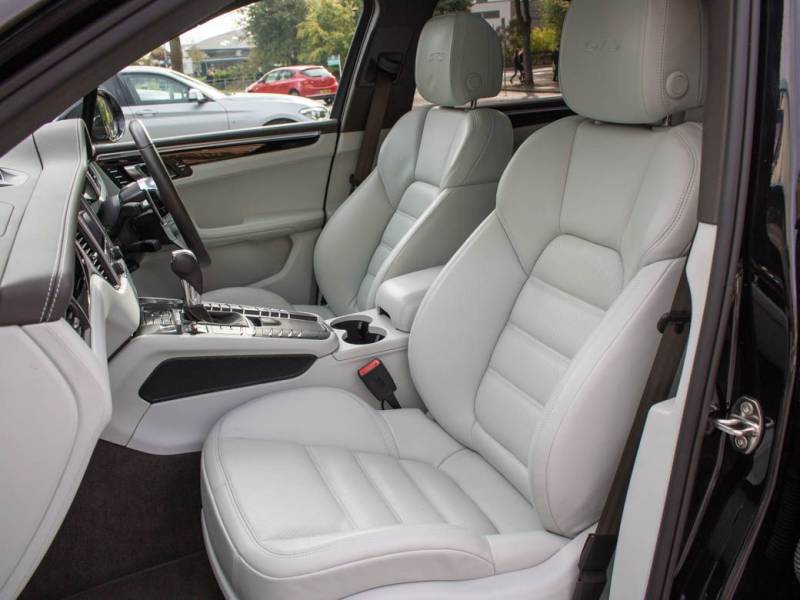 Porsche Macan   Registered:2016(66)