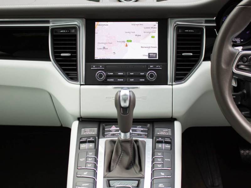 Porsche Macan   Registered:2016(66)