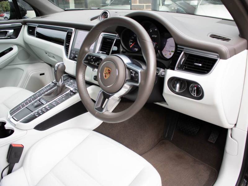 Porsche Macan   Registered:2016(66)