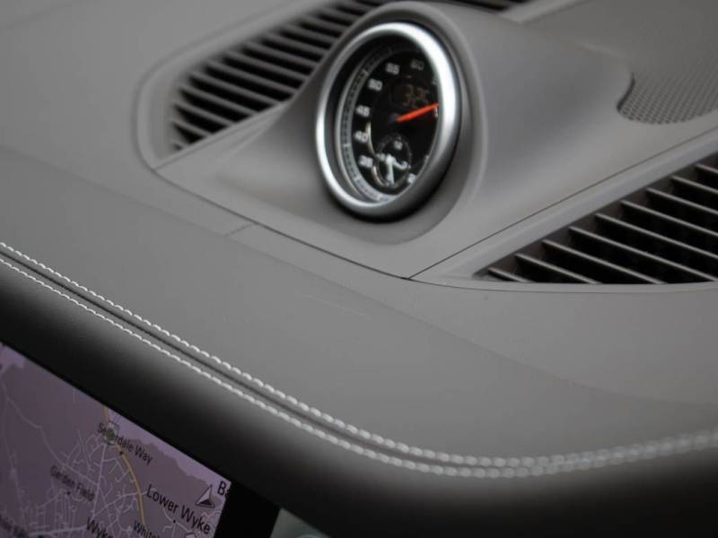 Porsche Macan   Registered:2016(66)