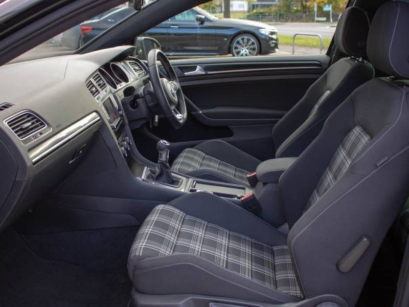 Volkswagen Golf   Registered:2016(16)