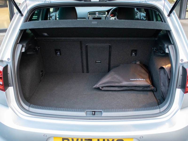 Volkswagen Golf   Registered:2017(17)