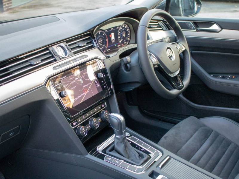 Volkswagen Passat   Registered:2018(18)