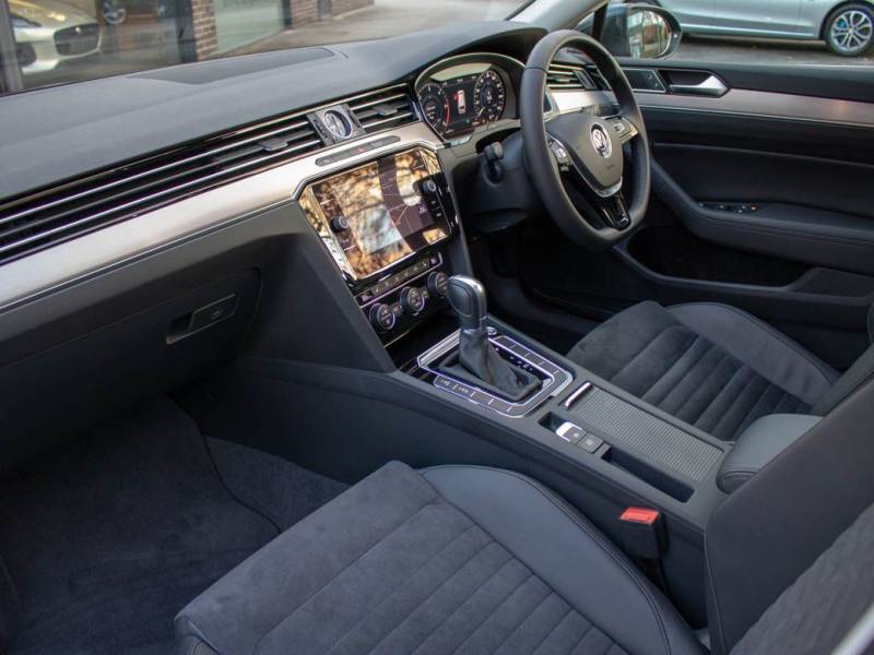 Volkswagen Passat   Registered:2018(18)