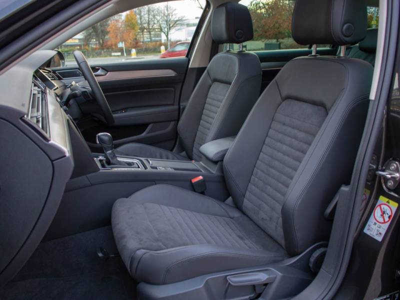 Volkswagen Passat   Registered:2018(18)