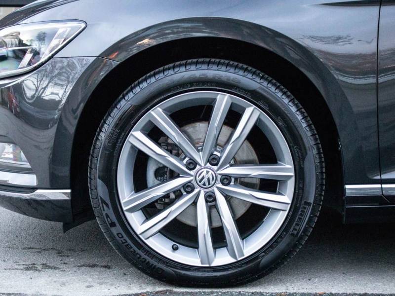 Volkswagen Passat   Registered:2018(18)