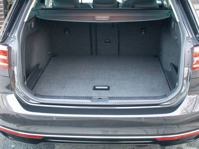 Volkswagen Passat   Registered:2018(18)