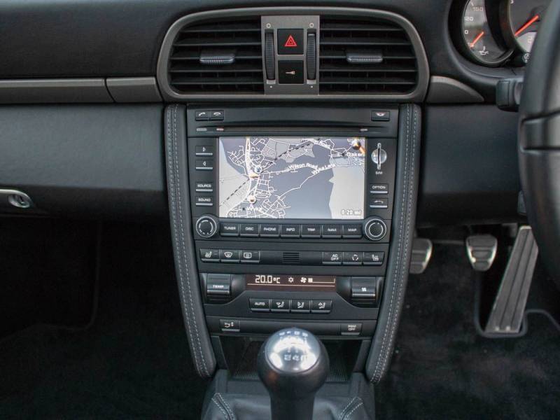 Porsche 911   Registered:2011(61)