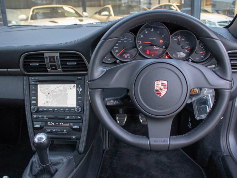 Porsche 911   Registered:2011(61)