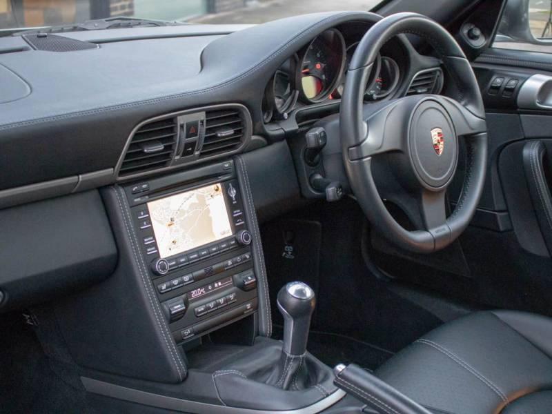 Porsche 911   Registered:2011(61)