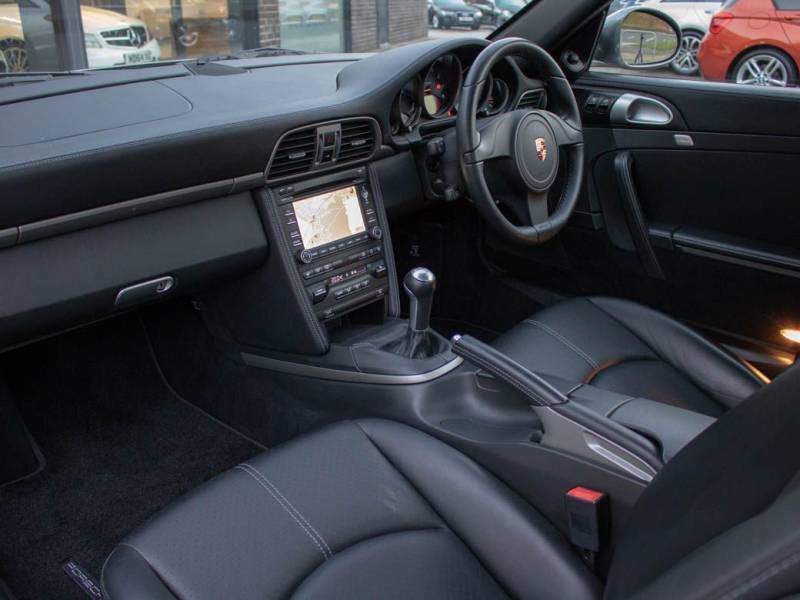 Porsche 911   Registered:2011(61)