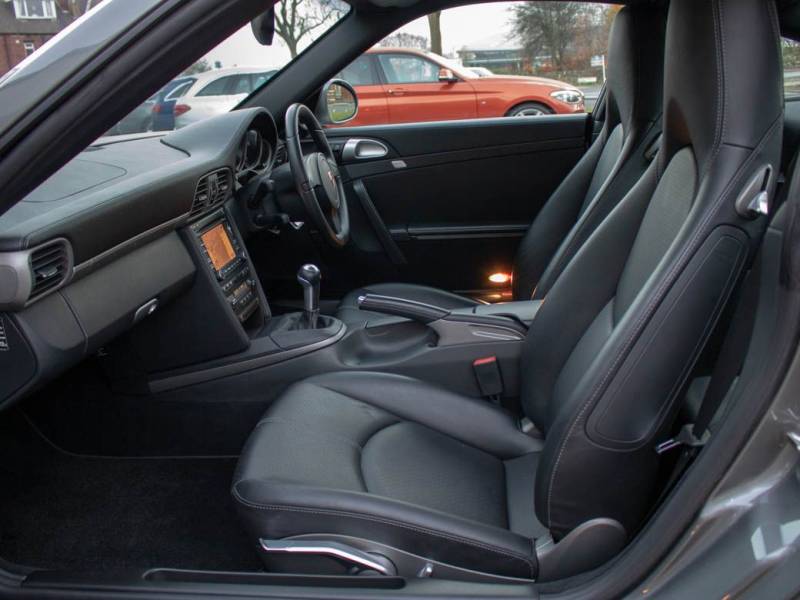 Porsche 911   Registered:2011(61)