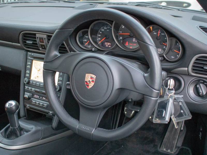 Porsche 911   Registered:2011(61)