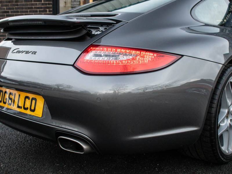 Porsche 911   Registered:2011(61)
