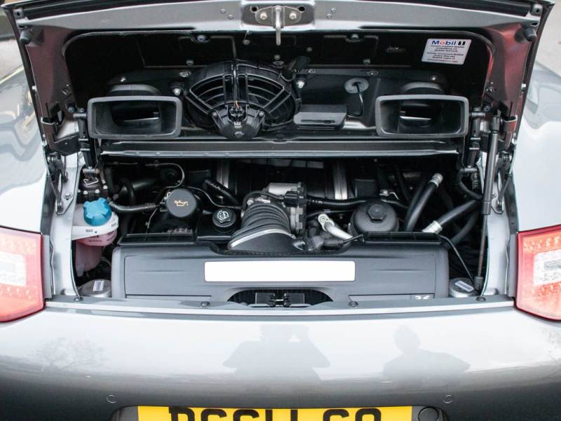 Porsche 911   Registered:2011(61)