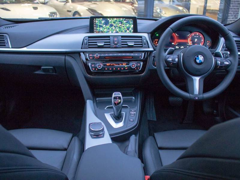 BMW 3 Series   Registered:2018(18)