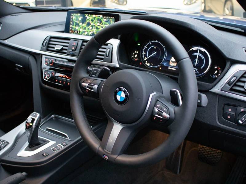 BMW 3 Series   Registered:2018(18)