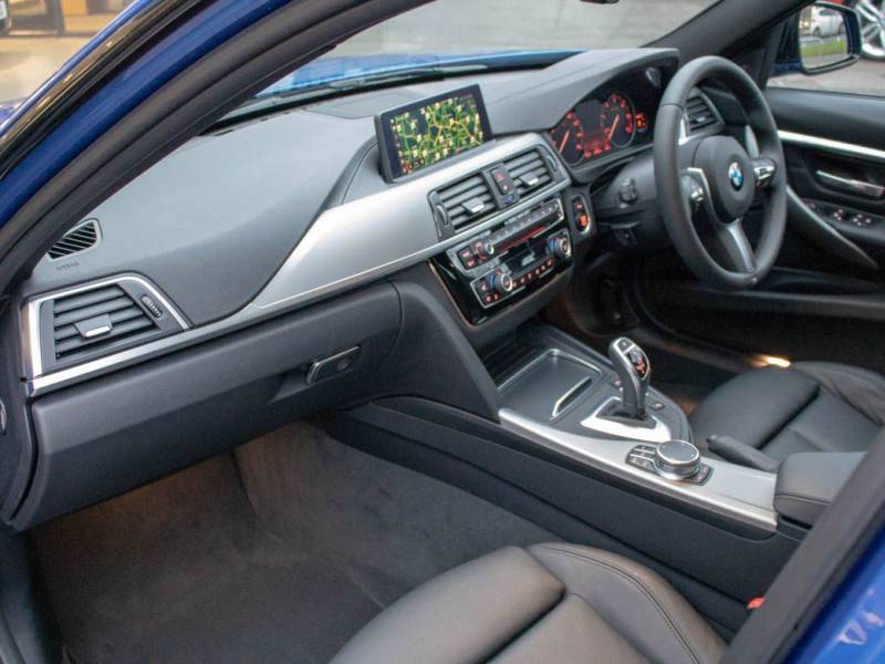 BMW 3 Series   Registered:2018(18)