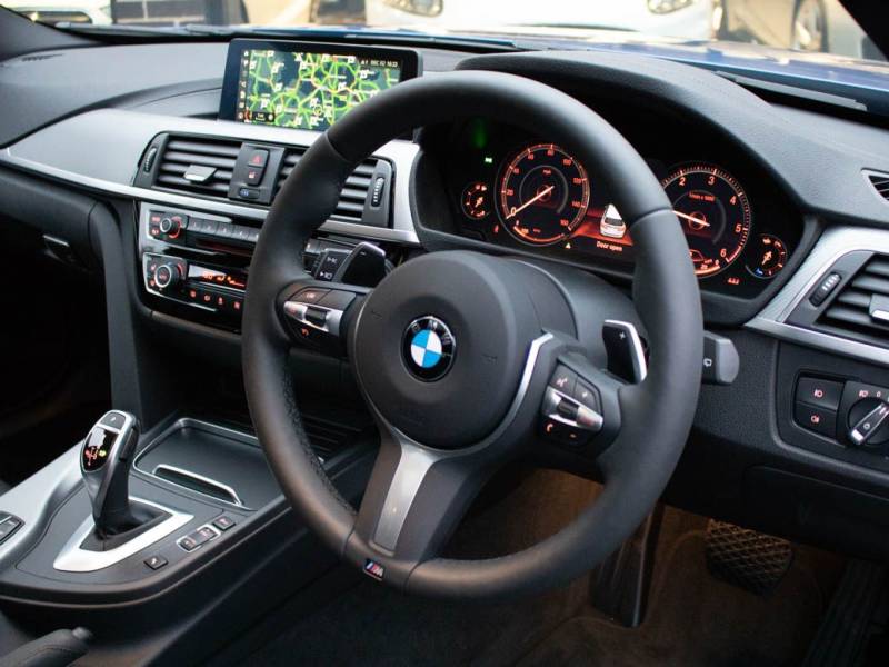 BMW 3 Series   Registered:2018(18)