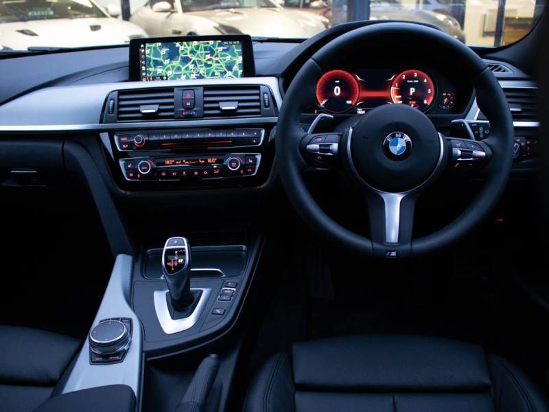 BMW 3 Series   Registered:2018(18)
