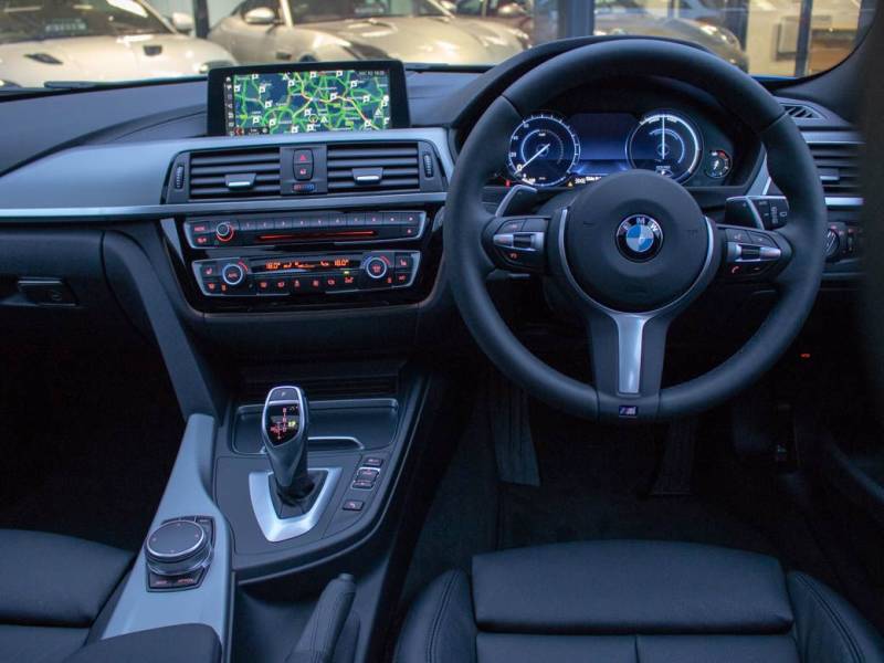 BMW 3 Series   Registered:2018(18)